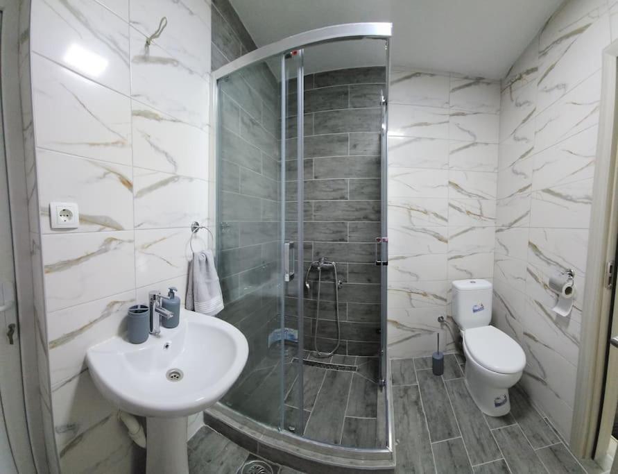 City Center Apt Wfree P Skopje Exterior foto